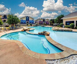 Villas on Sycamore in Huntsville, TX - Building Photo