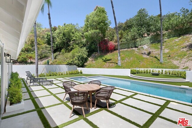 property at 4405 Estrondo Dr