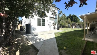 16023 Wyandotte St in Los Angeles, CA - Building Photo