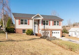 690 Walters Dr NW in Christiansburg, VA - Building Photo - Building Photo