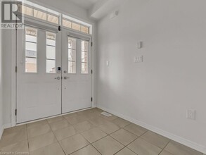221 Kinsman Dr in Hamilton, ON - Building Photo - Building Photo