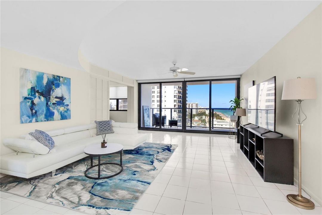 2301 S Ocean Dr, Unit 1704 in Hollywood, FL - Building Photo