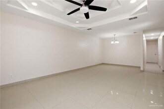 3001 Ashley Pl, Unit 3021 in Pharr, TX - Foto de edificio - Building Photo