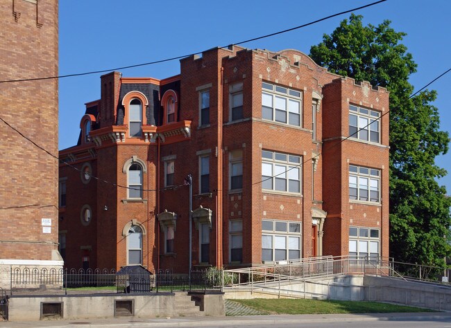 2663 Gilbert Ave in Cincinnati, OH - Building Photo - Building Photo