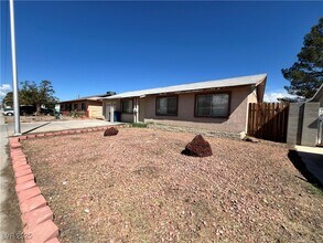 801 Carpenter Dr in Las Vegas, NV - Building Photo - Building Photo