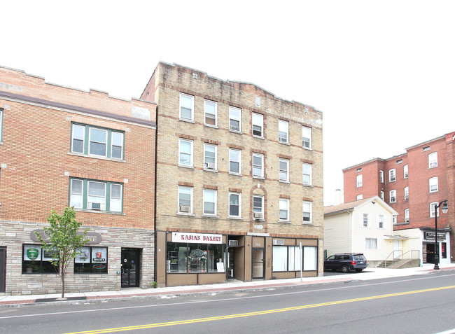 88-90 Broad St in New Britain, CT - Foto de edificio - Building Photo