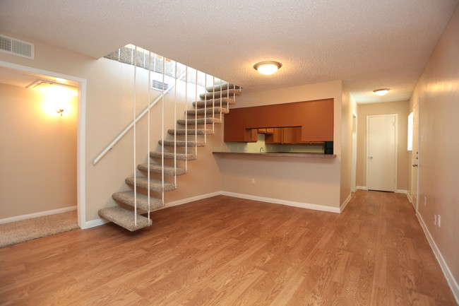 Greenway Court Apartments in Houston, TX - Foto de edificio - Interior Photo