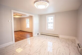 1261 Waverly St in Hewlett, NY - Building Photo - Building Photo