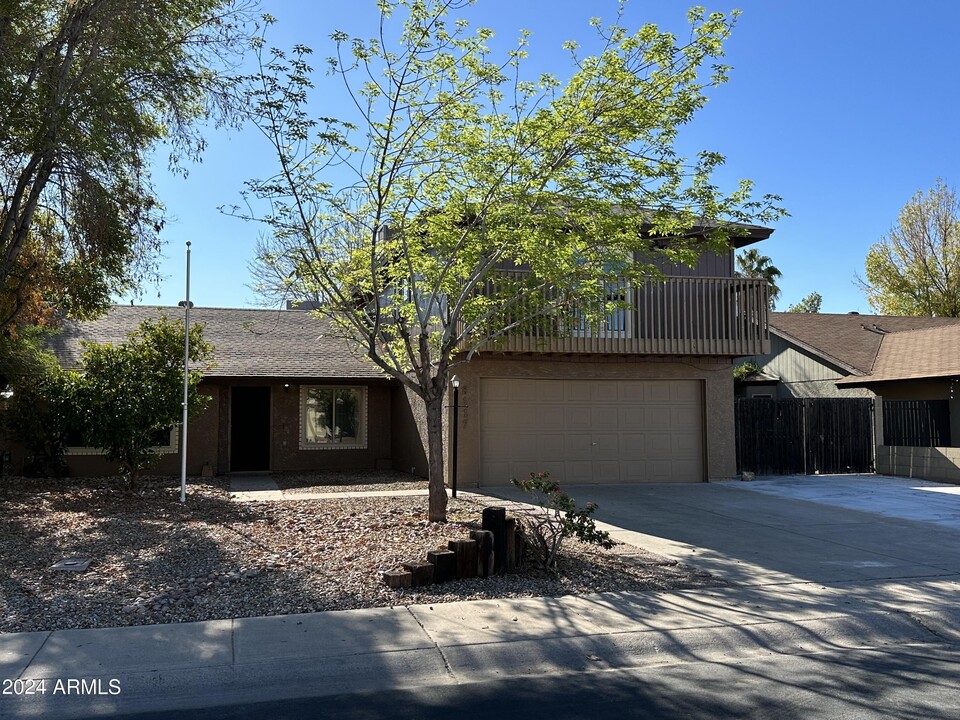 8117 W Dreyfus Dr in Peoria, AZ - Building Photo