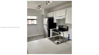 911 NE 209th Terrace in North Miami Beach, FL - Building Photo - Building Photo