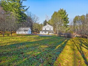 575 Black Rock Tpke in Easton, CT - Building Photo - Building Photo