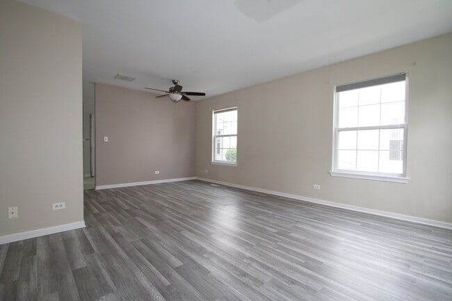 2554 Dickens Dr in Aurora, IL - Building Photo - Building Photo