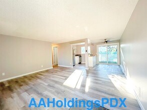 2312 NE Lombard St in Portland, OR - Building Photo - Building Photo