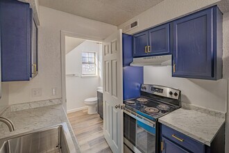 College Park Townhouses in Oklahoma City, OK - Building Photo - Interior Photo