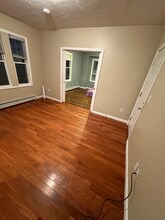 143 Providence St, Unit Apt 6 in Worcester, MA - Foto de edificio - Building Photo