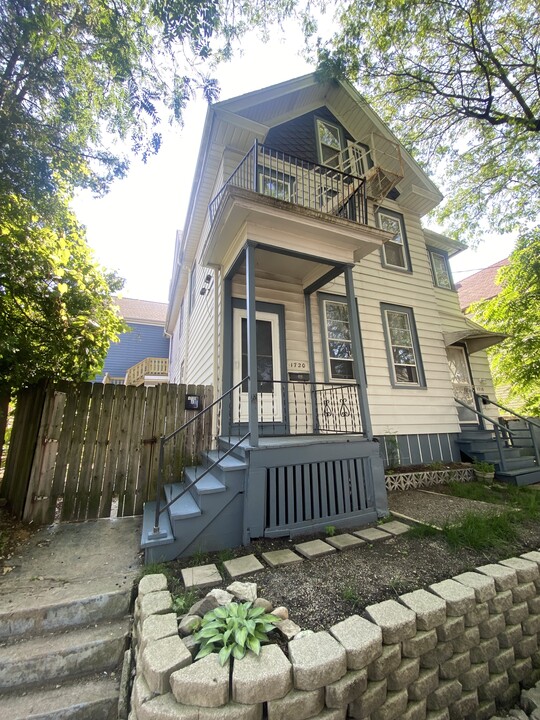 1720 N Astor St, Unit 1720A in Milwaukee, WI - Building Photo