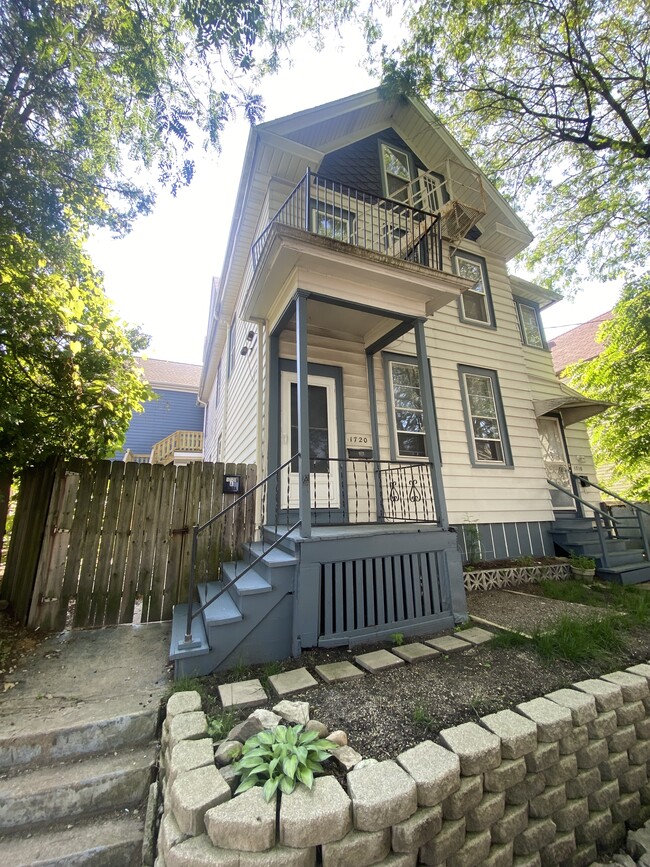 1720 N Astor St, Unit 1720A
