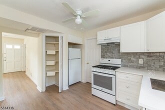 18 Pleasant View Ave in Bloomingdale, NJ - Building Photo - Building Photo