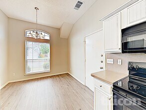 229 Willow Creek Dr in Glenn Heights, TX - Foto de edificio - Building Photo