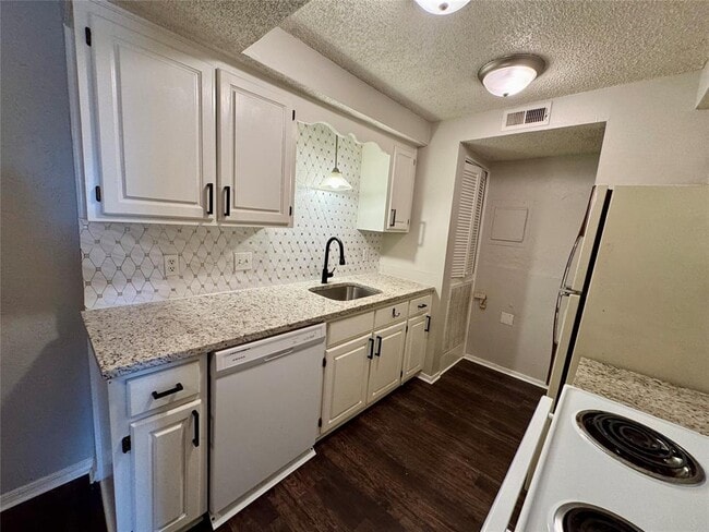 property at 11120 N Stratford Dr