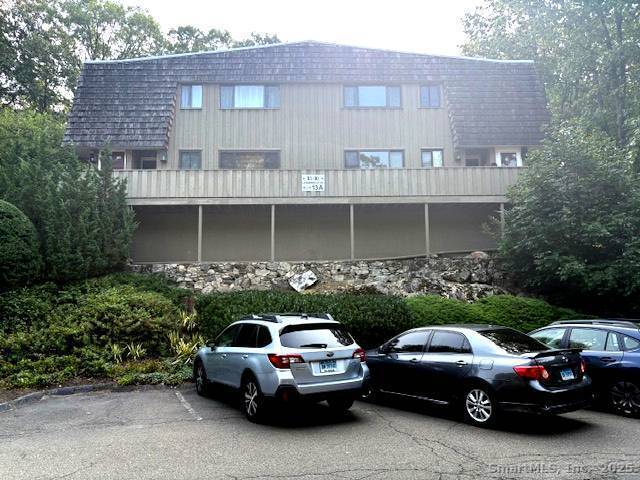 90 Ledgebrook Dr in Norwalk, CT - Building Photo
