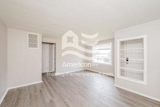 906 N Adams St in South Bend, IN - Foto de edificio - Building Photo