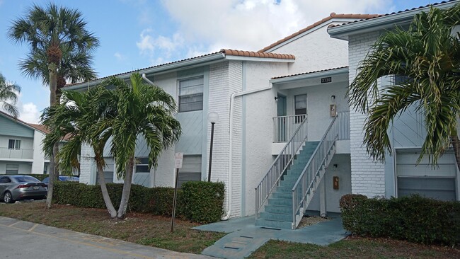 2730 Forest Hills Blvd in Coral Springs, FL - Building Photo - Building Photo