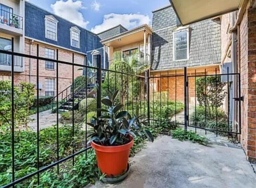 2475 Underwood St-Unit -165 in Houston, TX - Building Photo