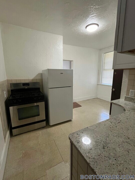 4-8 Adella Place in Boston, MA - Building Photo