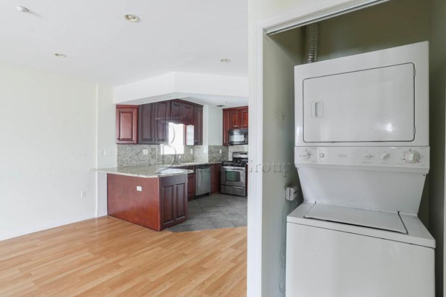 32-14 30th Ave. in Queens, NY - Building Photo