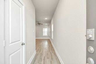 21035 Bay Vlg Dr, Unit B in Cypress, TX - Foto de edificio - Building Photo