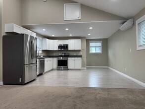 16357 Vintage St in North Hills, CA - Building Photo - Building Photo