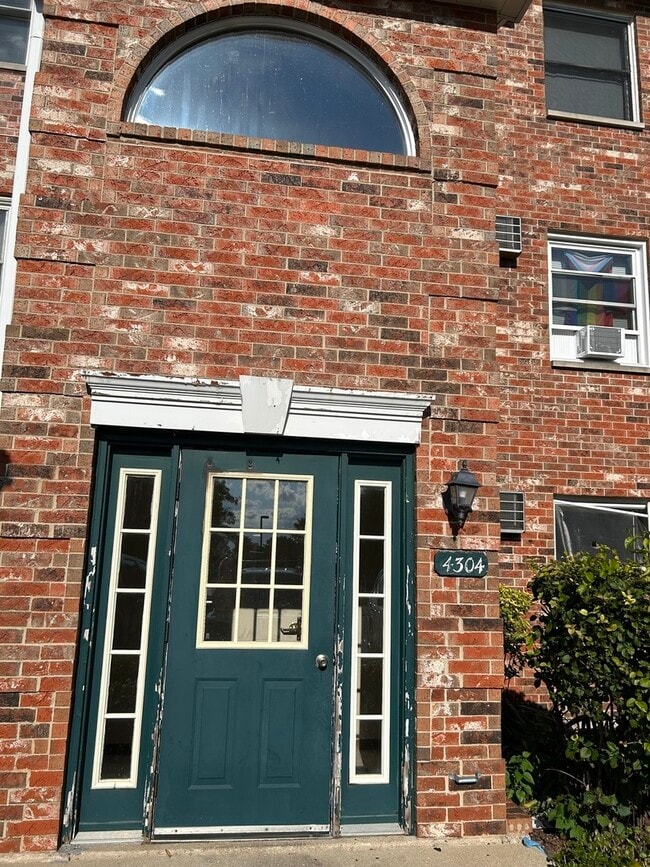 property at 4304 W Shamrock Ln