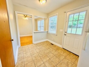 1642 Oak St in Cayce, SC - Building Photo - Building Photo