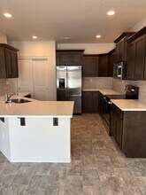 749 N Doumit Dr in Moses Lake, WA - Foto de edificio - Building Photo