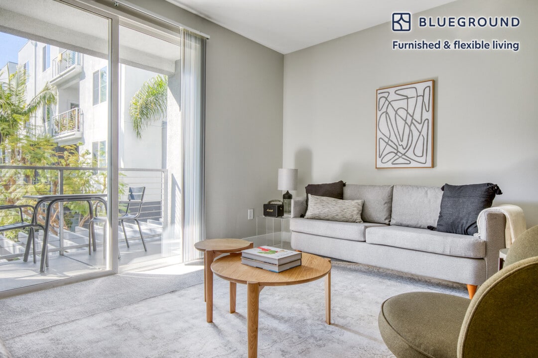 5535 Westlawn Ave-Unit -FL2-ID646 in Los Angeles, CA - Building Photo
