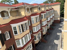 834 Clifton Heights Ln NE in Atlanta, GA - Building Photo