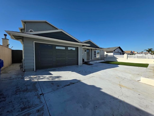 1196 Danober Dr in San Diego, CA - Foto de edificio - Building Photo