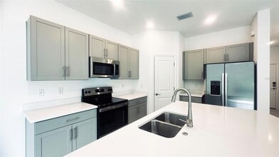 8505 Lunar Skye St in Sarasota, FL - Building Photo - Building Photo