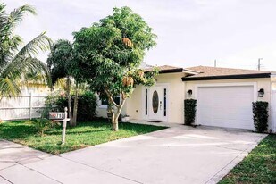 710 Dobbins St in West Palm Beach, FL - Building Photo