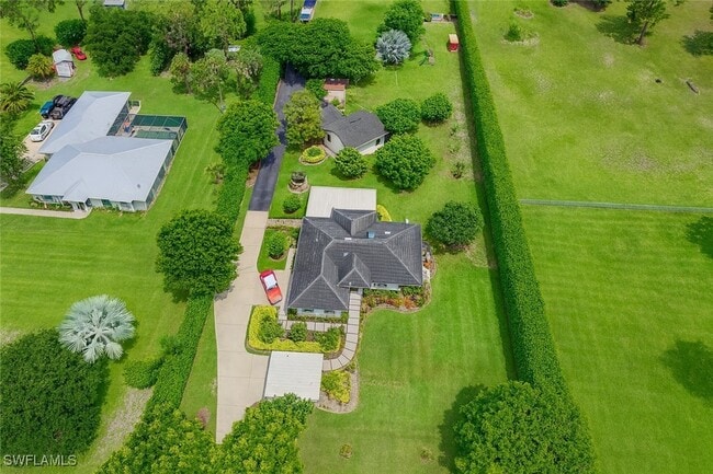 2560 2nd St NE in Naples, FL - Building Photo - Building Photo