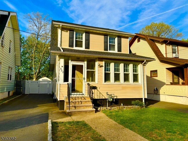 property at 322 E Stearns St