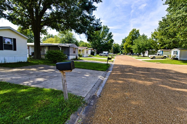 135 Arapaho Drive in Belleville, IL - Building Photo - Building Photo