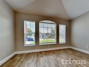 3010 Clover Blossom Cir, Unit D212 in Land O Lakes, FL - Building Photo - Building Photo