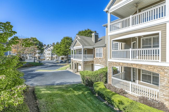 Elan at Mallard Creek Apartment Homes in Charlotte, NC - Foto de edificio - Building Photo