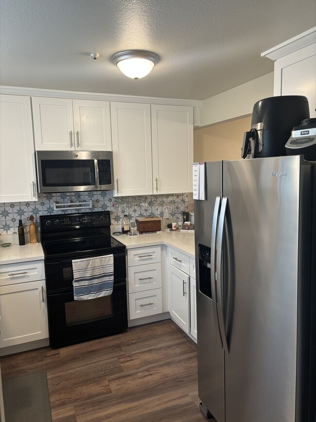 1558 Parkway Dr in Rohnert Park, CA - Building Photo - Building Photo