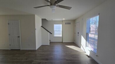 330 Fall Harvest Parkway in Wentzville, MO - Building Photo - Building Photo