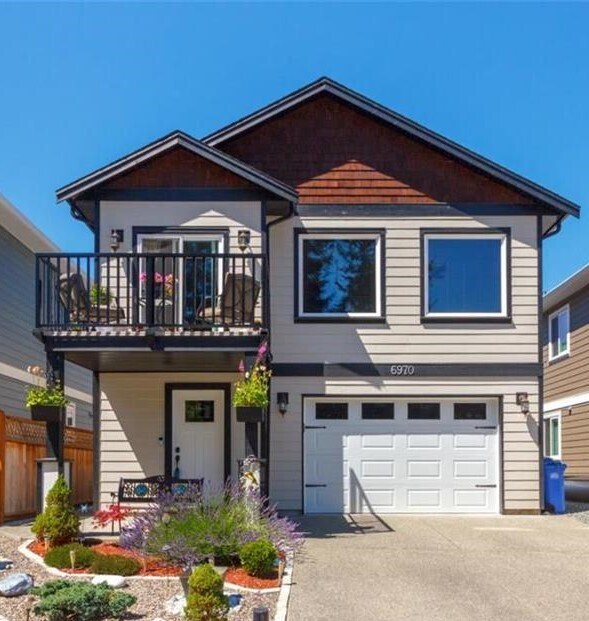 6970 Wright Rd in Sooke, BC - Building Photo