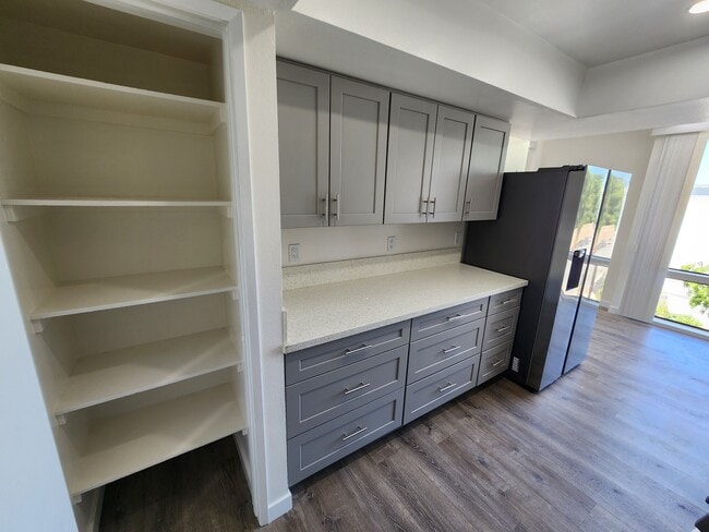 626 N Isabel St, Unit 301 in Glendale, CA - Building Photo - Building Photo