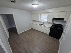 8709 Duncan Dr in Little Rock, AR - Foto de edificio - Building Photo